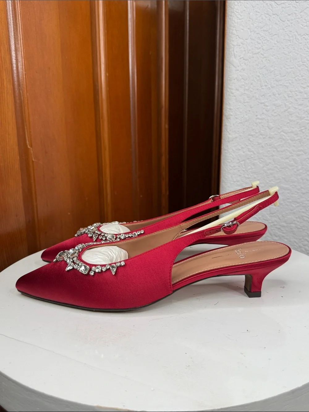 LINEA PAOLO CRYSTAL EMBELLISHED RED SATIN SLINGBACK KITTEN HEELS NIB SIZE 9.5